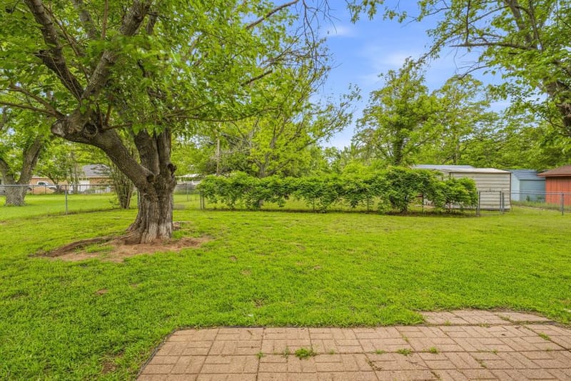 200 E Plum Avenue, De Leon TX 76444 - Photo 18