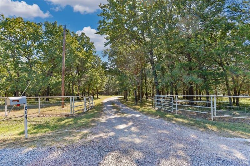 864 County Road 2114, Gainesville TX 76240 - Photo 5