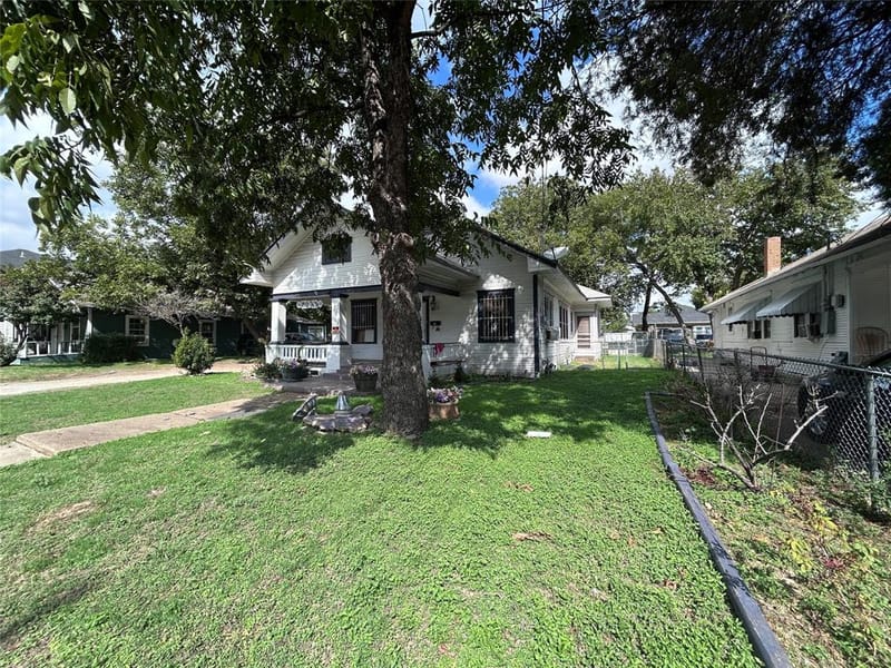 309 W Page Avenue, Dallas TX 75208 - Photo 3