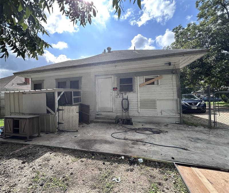 309 W Page Avenue, Dallas TX 75208 - Photo 9