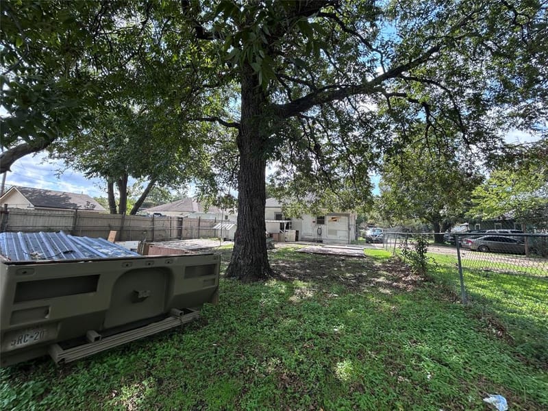 309 W Page Avenue, Dallas TX 75208 - Photo 14