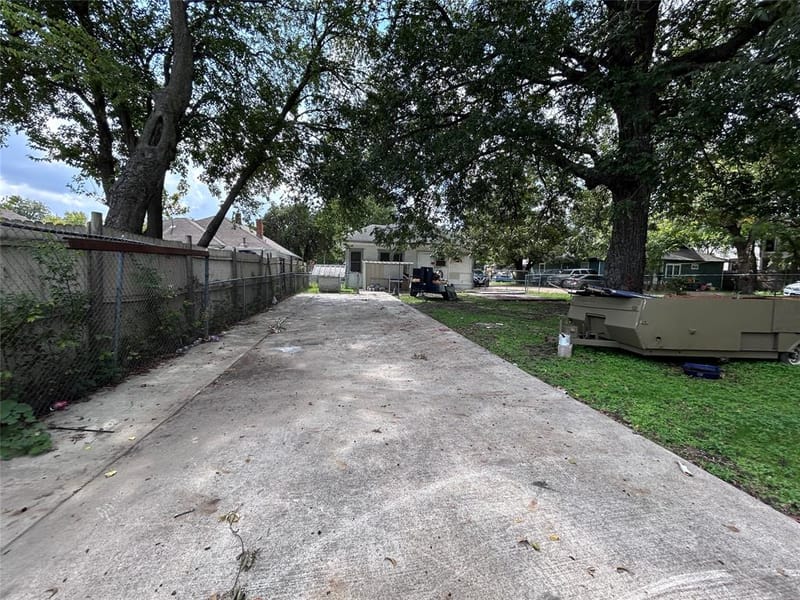 309 W Page Avenue, Dallas TX 75208 - Photo 11