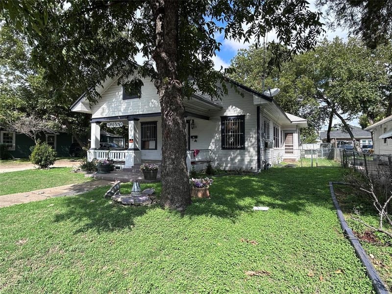 309 W Page Avenue, Dallas TX 75208 - Photo 4