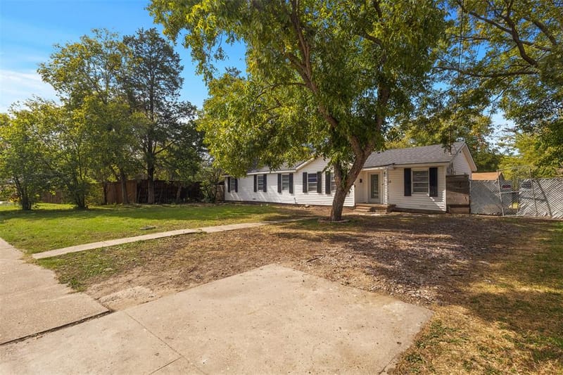2523 N Prairie Creek Road, Dallas TX 75227 - Photo 2
