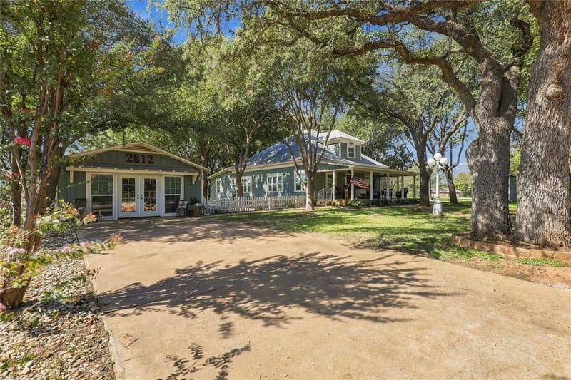 2812 Overton Court, Granbury TX 76048 - Photo 2
