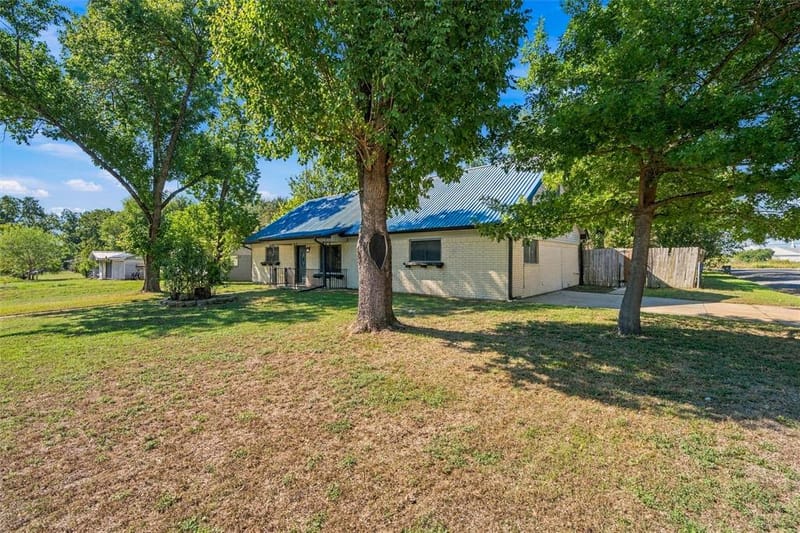3301 Southerland Drive, Waco TX 76706 - Photo 2