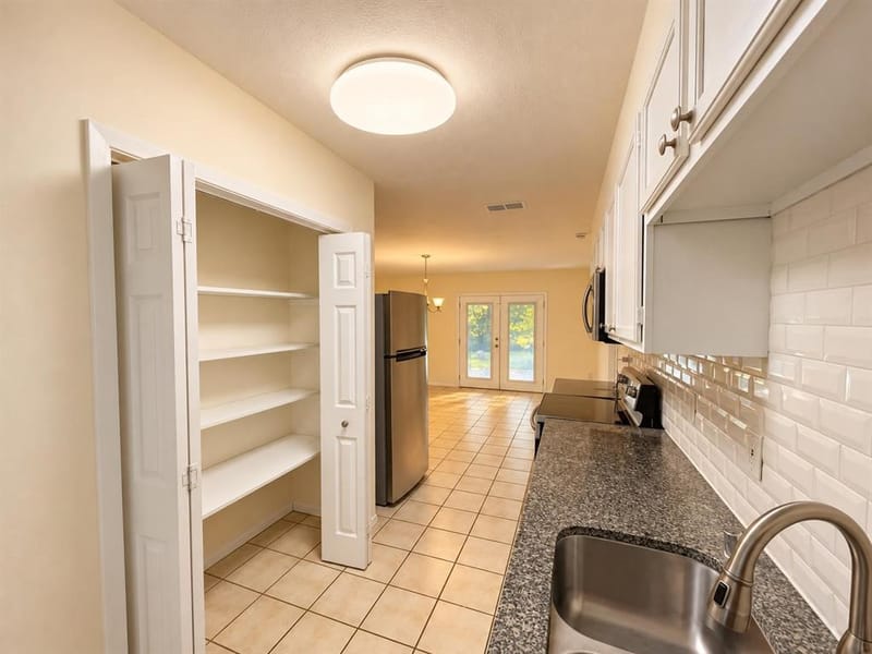 1700 England Road, Arlington TX 76013 - Photo 9