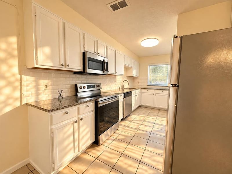 1700 England Road, Arlington TX 76013 - Photo 8