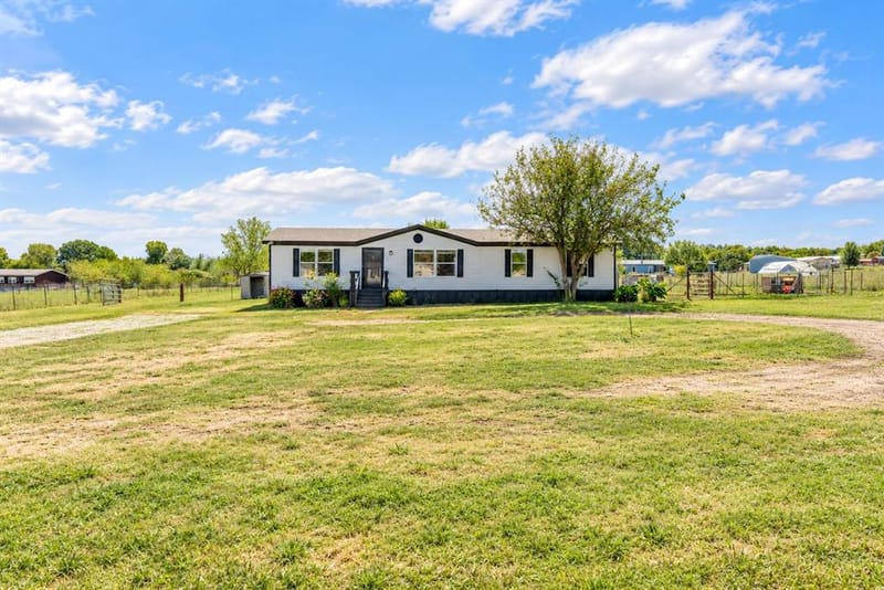 134 Valley Meadows Drive, Springtown TX 76082 - Photo 3