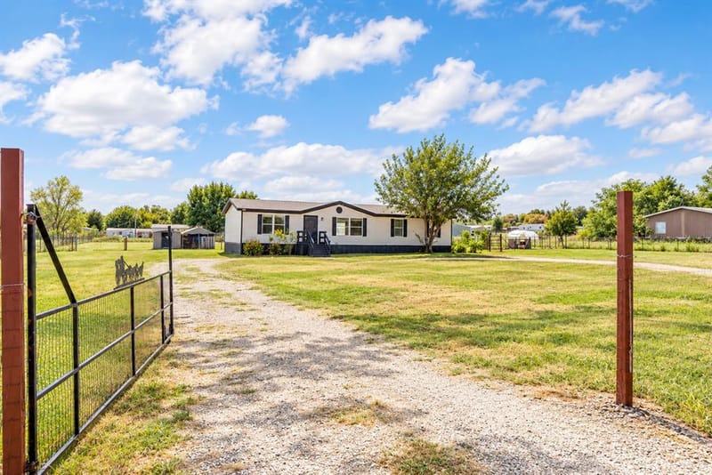 134 Valley Meadows Drive, Springtown TX 76082