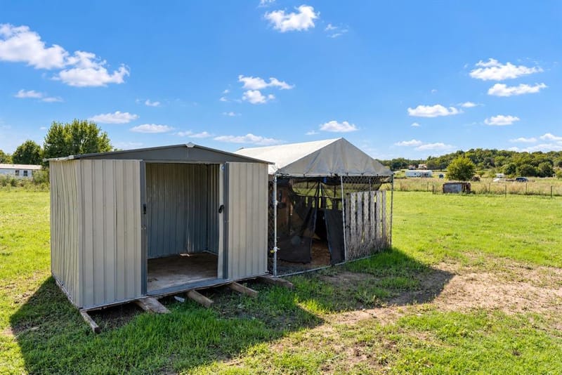 134 Valley Meadows Drive, Springtown TX 76082 - Photo 28