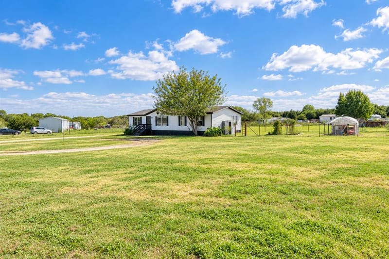 134 Valley Meadows Drive, Springtown TX 76082 - Photo 4