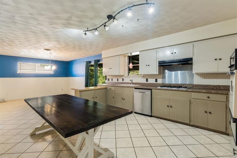 2334 Rockyglen Drive, Dallas TX 75228 - Photo 7