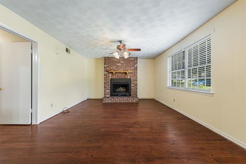 2334 Rockyglen Drive, Dallas TX 75228 - Photo 5