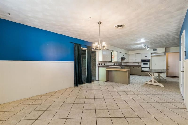 2334 Rockyglen Drive, Dallas TX 75228 - Photo 10