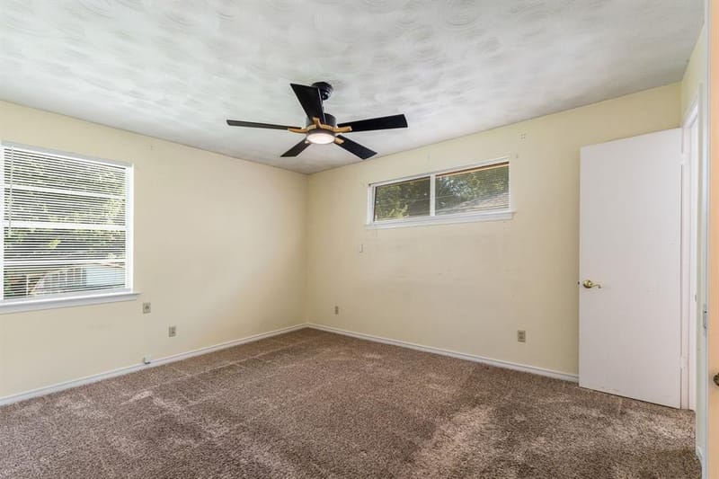 2334 Rockyglen Drive, Dallas TX 75228 - Photo 14