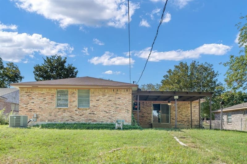 2334 Rockyglen Drive, Dallas TX 75228 - Photo 19