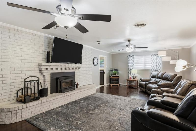 2004 Maplewood Drive, Gainesville TX 76240 - Photo 2