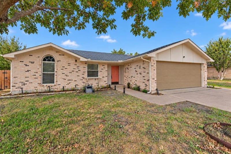 907 Crest Park Drive, Garland TX 75042