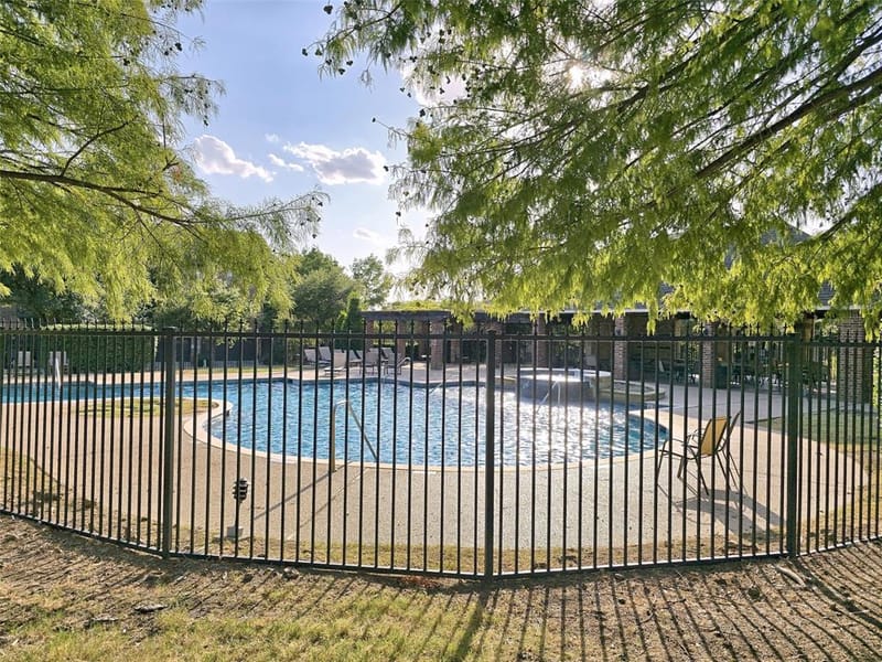 1504 Fox Run Drive, Irving TX 75063 - Photo 37