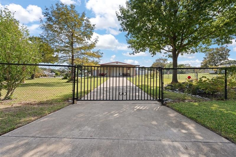 324 Highpoint Road, Burleson TX 76028 - Photo 6