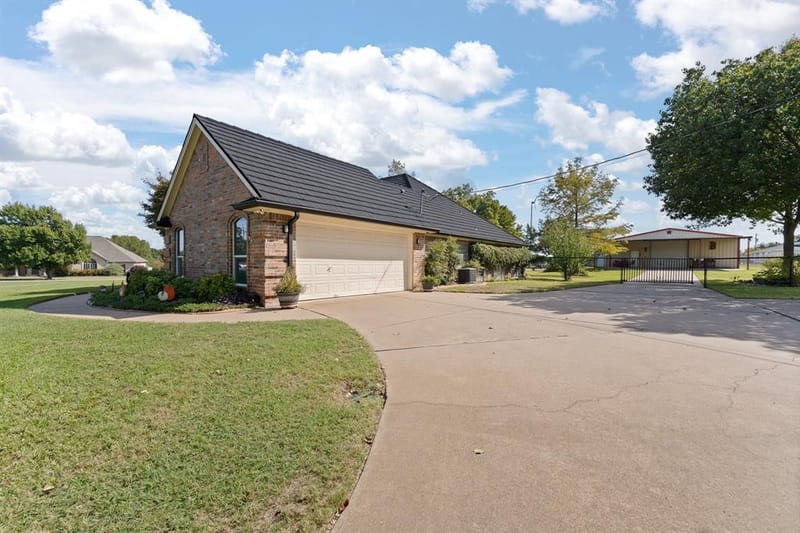 324 Highpoint Road, Burleson TX 76028 - Photo 3