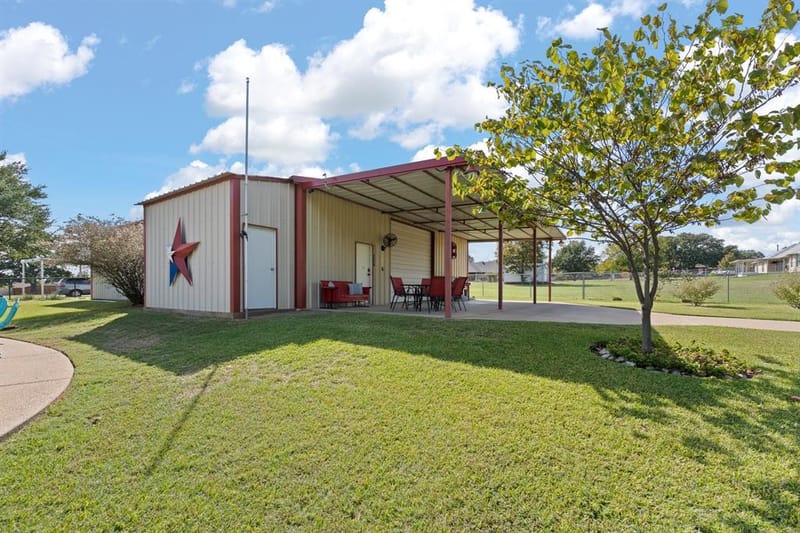 324 Highpoint Road, Burleson TX 76028 - Photo 5