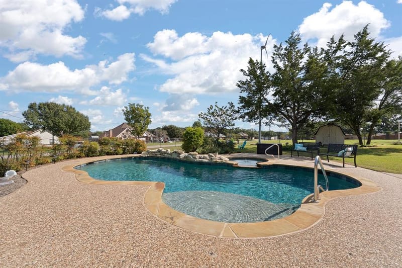 324 Highpoint Road, Burleson TX 76028 - Photo 10