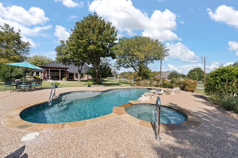 324 Highpoint Road, Burleson TX 76028 - Photo 11