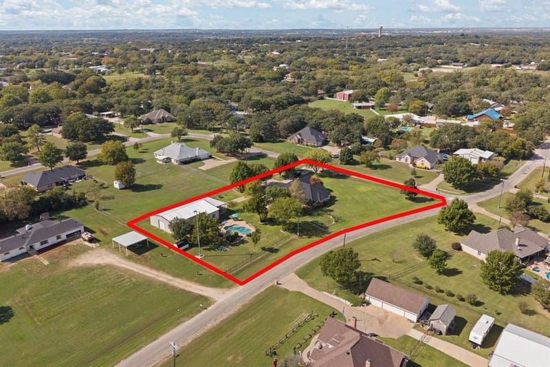 324 Highpoint Road, Burleson TX 76028 - Photo 4