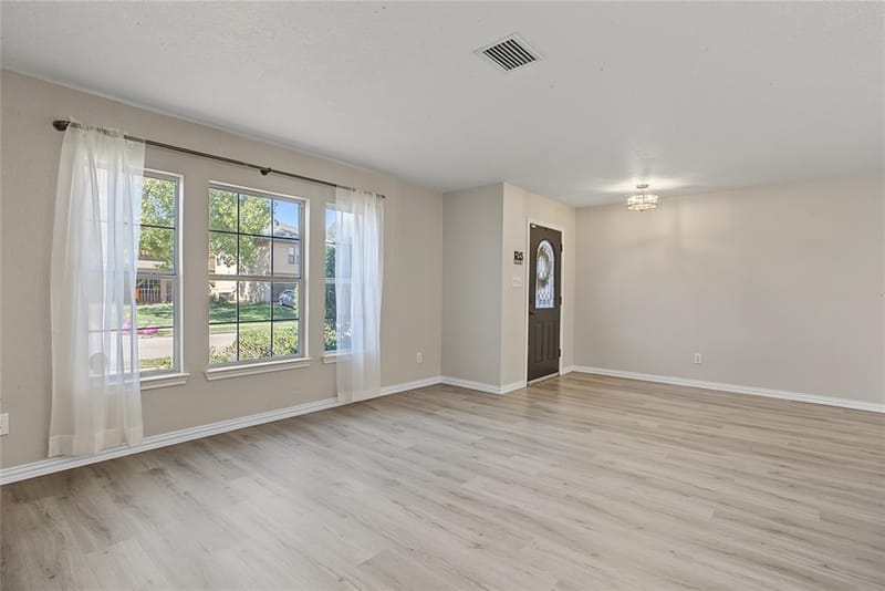 3152 Pine Valley Drive, Grand Prairie TX 75052 - Photo 5