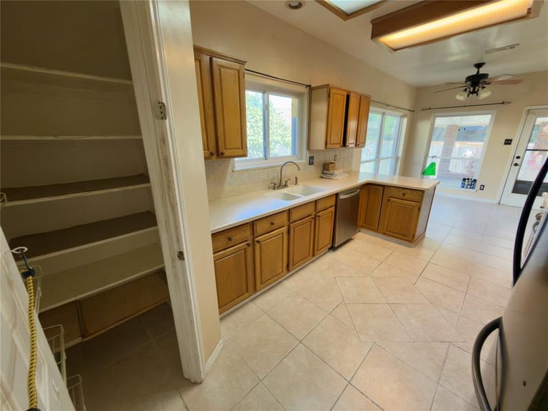 5609 Farris Drive, Arlington TX 76017 - Photo 7