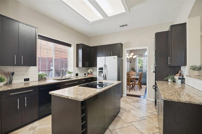 909 Palm Desert Drive, Garland TX 75044 - Photo 10
