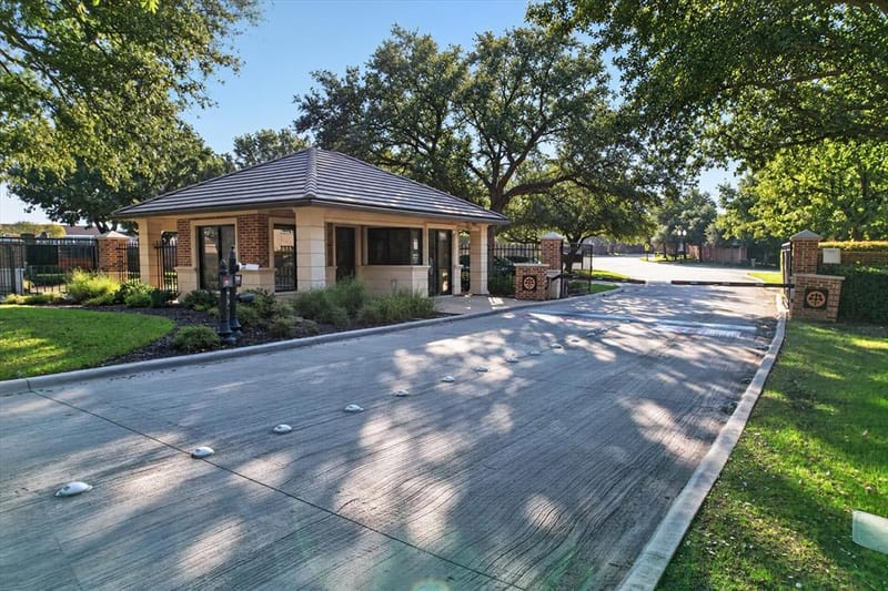 2312 Honeylocust Drive, Irving TX 75063 - Photo 5