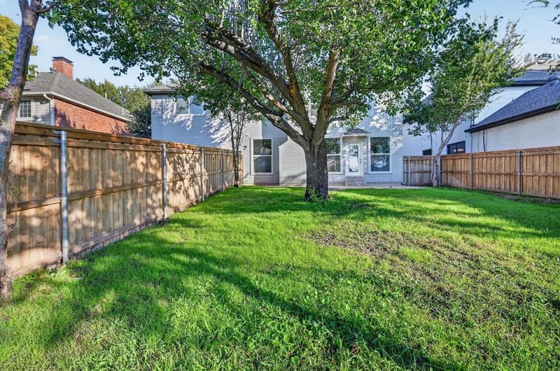 2312 Honeylocust Drive, Irving TX 75063 - Photo 29