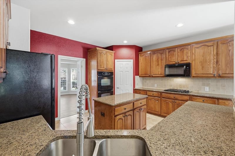 7608 Hinkley Oak Drive, Denton TX 76208 - Photo 13