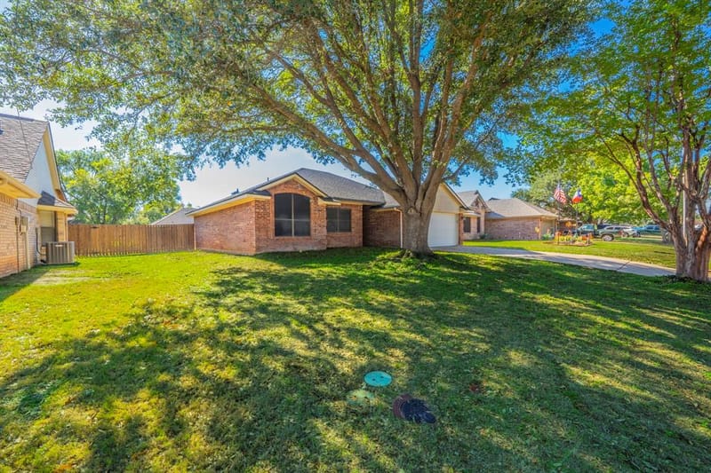 1507 Sunflower Lane, Granbury TX 76048 - Photo 2