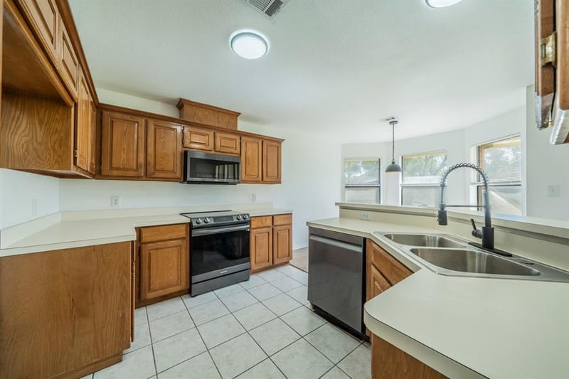 1507 Sunflower Lane, Granbury TX 76048 - Photo 12