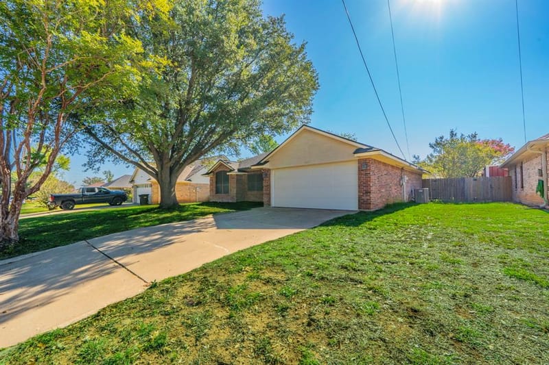 1507 Sunflower Lane, Granbury TX 76048 - Photo 3