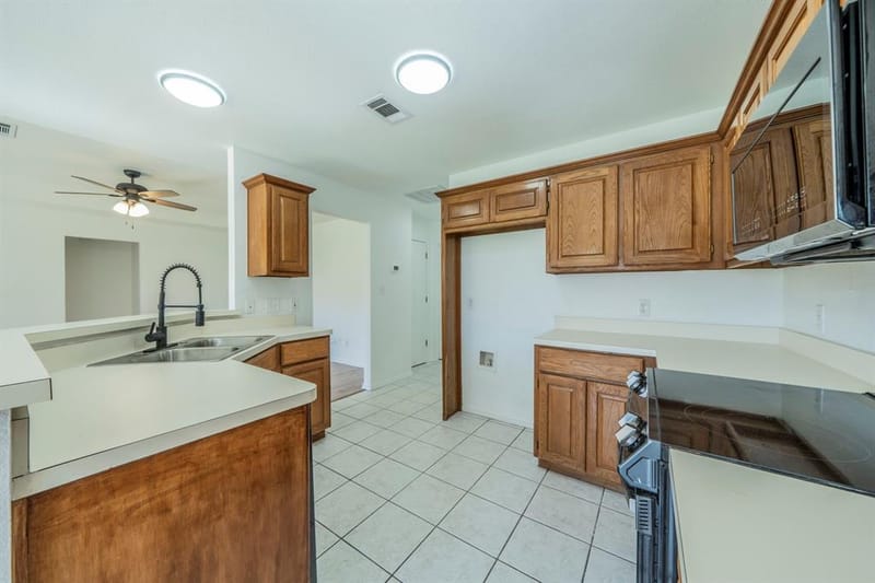 1507 Sunflower Lane, Granbury TX 76048 - Photo 10