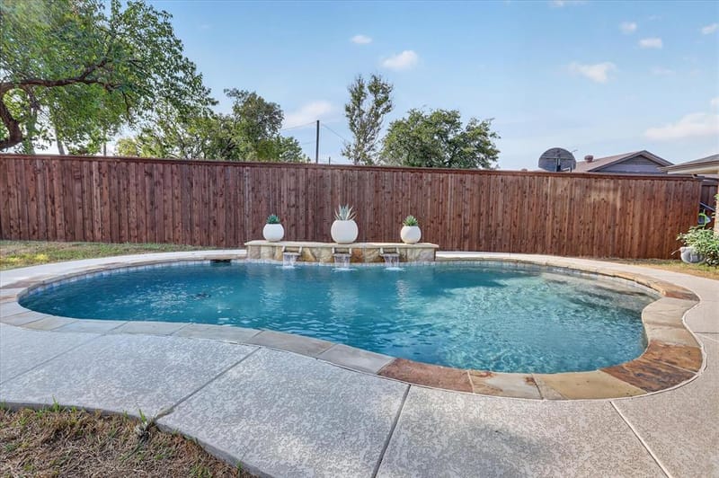 714 Hill City Drive, Duncanville TX 75116 - Photo 2