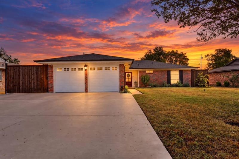 714 Hill City Drive, Duncanville TX 75116 - Photo 3