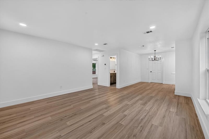 1607 Laura Road, River Oaks TX 76114 - Photo 7