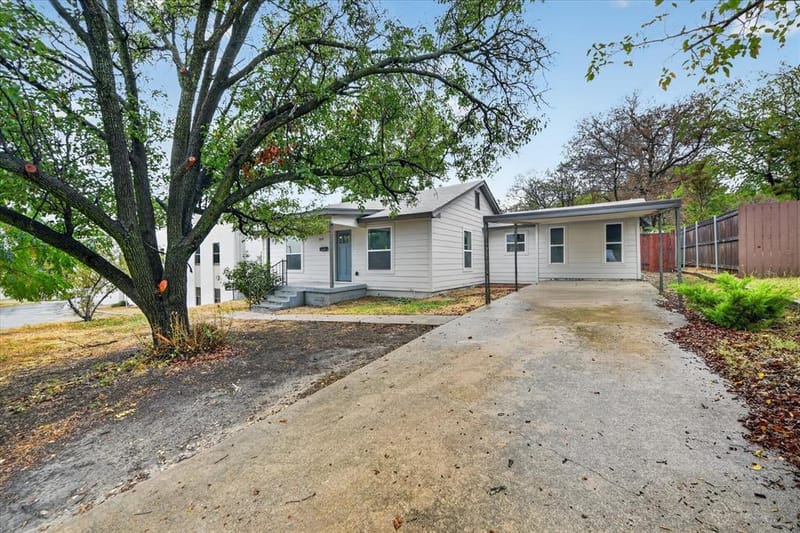 1607 Laura Road, River Oaks TX 76114 - Photo 3