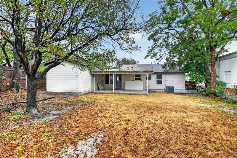 1607 Laura Road, River Oaks TX 76114 - Photo 32