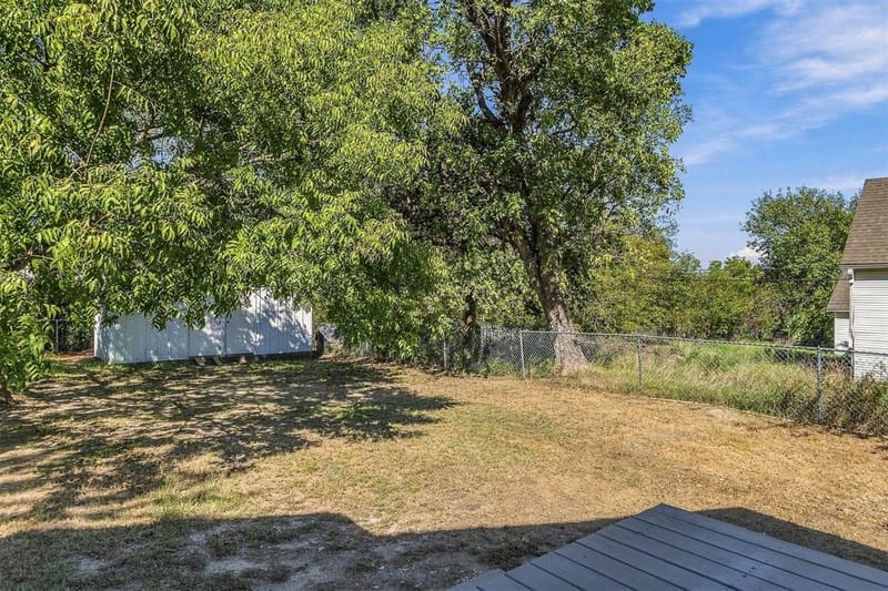 528 E Jefferson Street, Van Alstyne TX 75495 - Photo 23