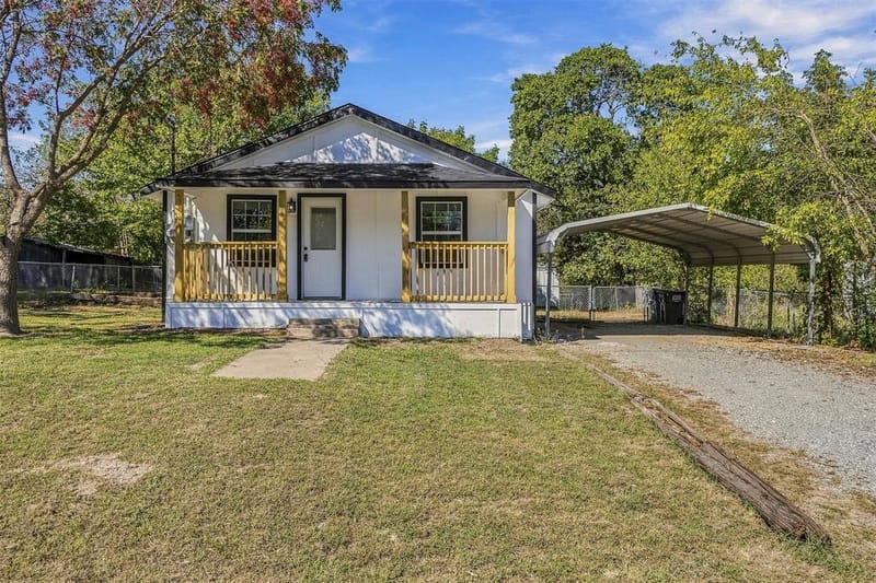 528 E Jefferson Street, Van Alstyne TX 75495 - Photo 2