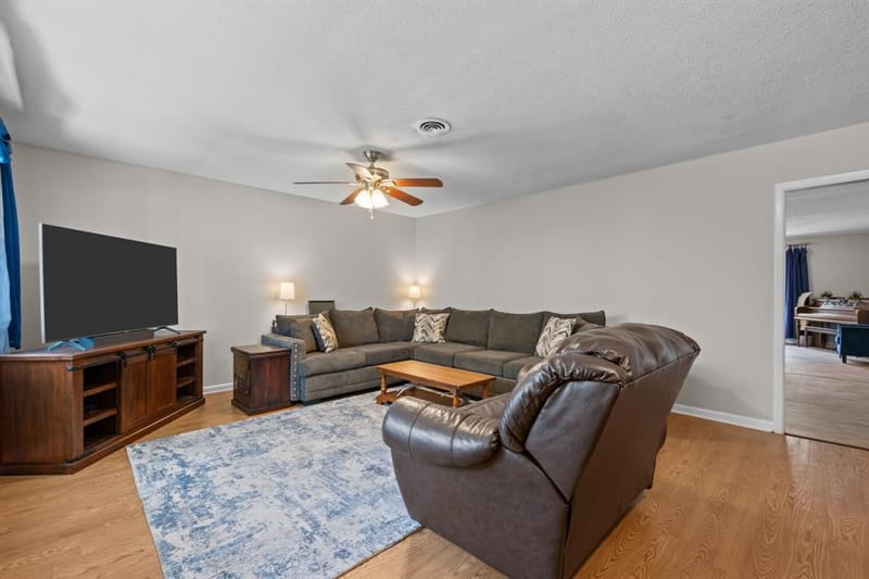 604 Crestview Drive, Granbury TX 76048 - Photo 10