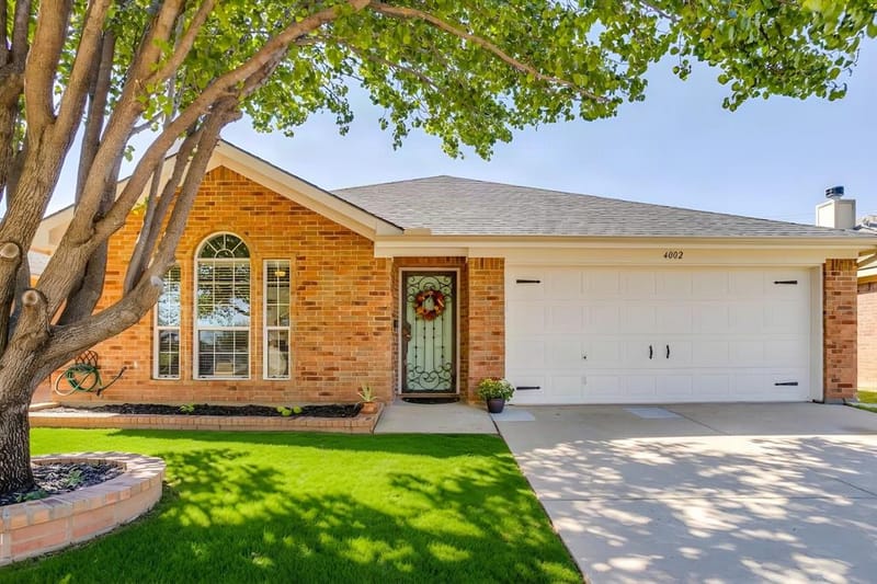 4002 Sapphire Lane, Granbury TX 76049 - Photo 2