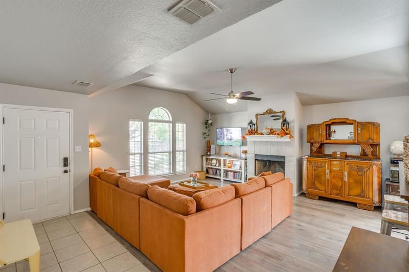 4002 Sapphire Lane, Granbury TX 76049 - Photo 3